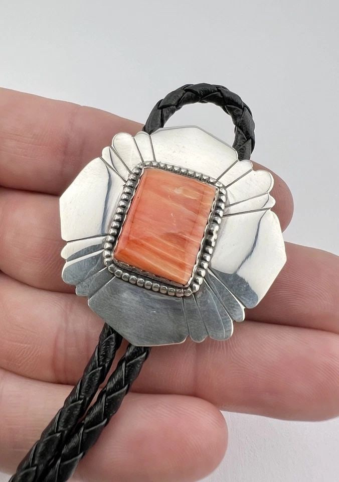 VTG NAVAJO STERLING SILVER STAMPED RECTANGLE SPINY OYSTER SHELL BOLO TIE 1 5/8" (1 of 2)