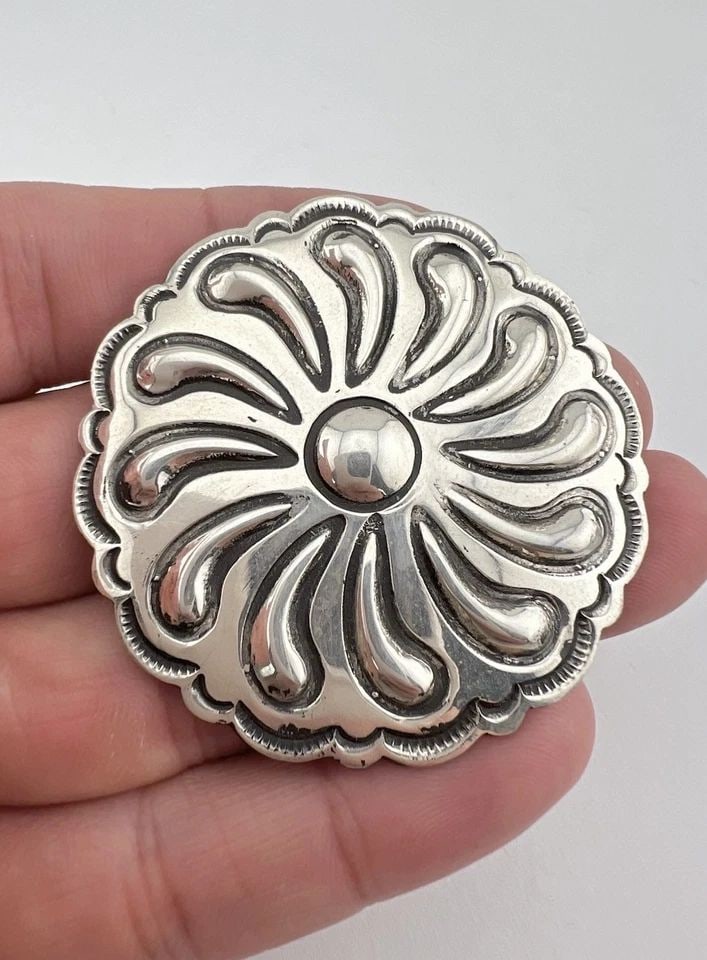 VINTAGE NAVAJO STERLING SILVER DEEP STAMPED CONCHO ROUND PIN BROOCH 2" -22.3G (1 of 2)