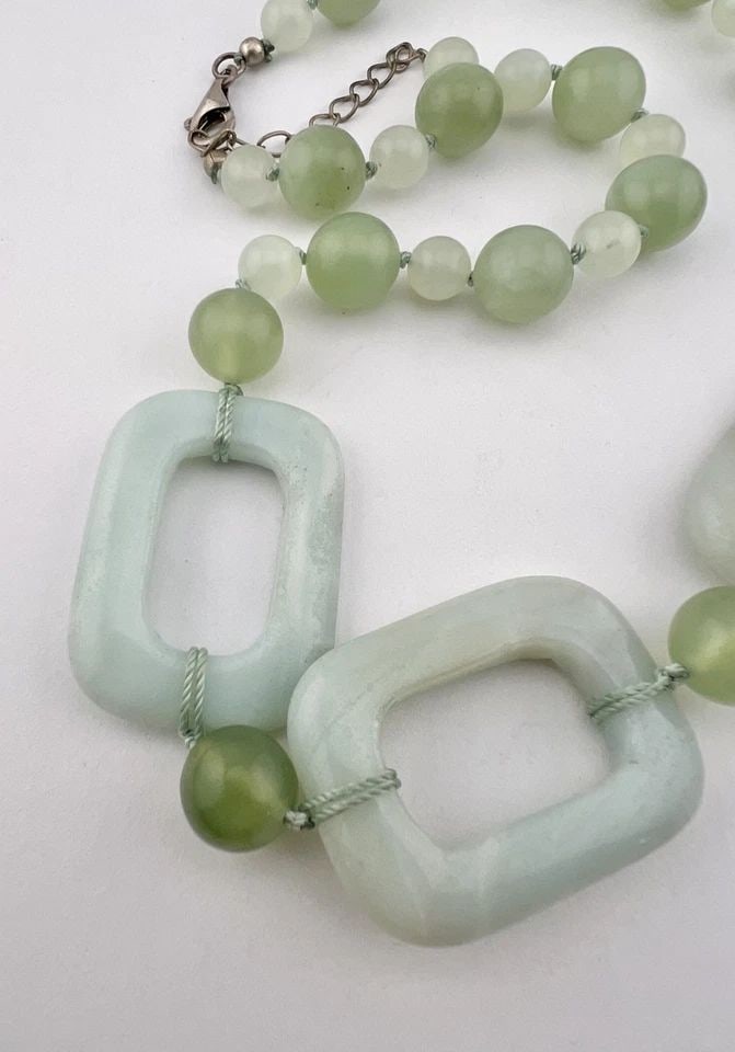 VTG STERLING SILVER TRANSLUCENT LIGHT GREEN NEPHRITE JADE BALL NECKLACE 22" (1 of 2)