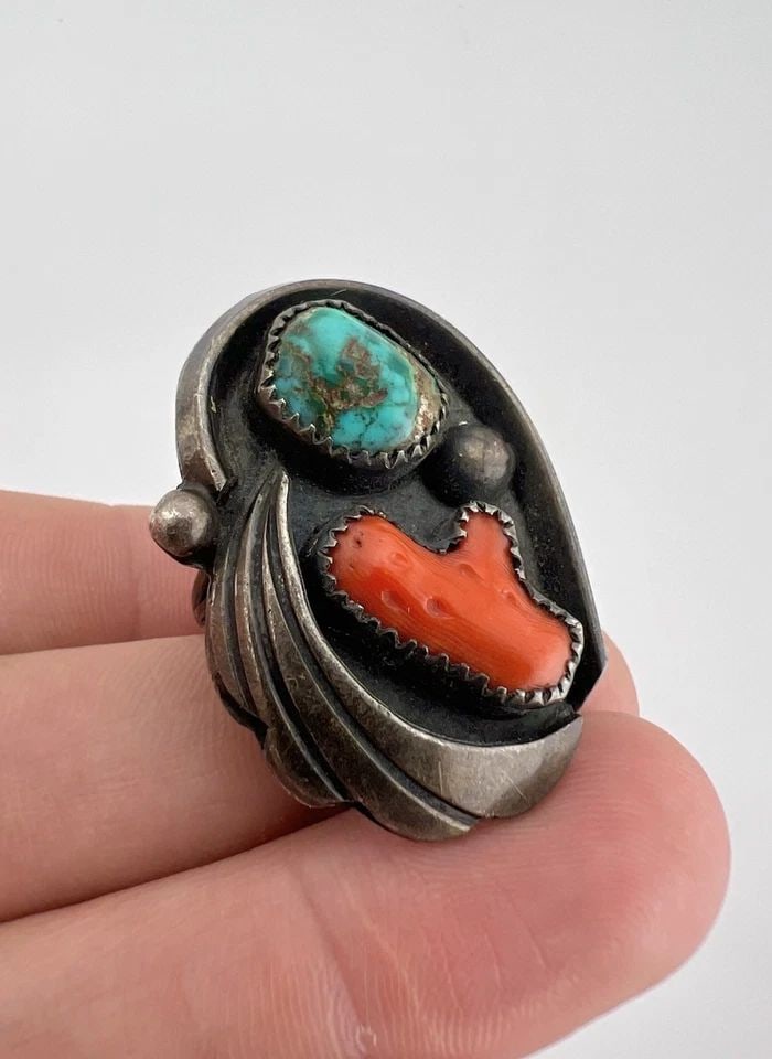 VTG NAVAJO STERLING SILVER ROYSTON TURQUOISE & RED CORAL STAMPED SHADOWBOX RING (1 of 2)