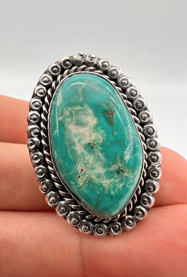 VINTAGE 1.5" NAVAJO STERLING SILVER CARICO LAKE TURQUOISE STAMPED RING 14G: VINTAGE 1.5" NAVAJO STERLING SILVER CARICO LAKE TURQUOISE STAMPED RING 14G Vintage 1.5" Navajo Sterling Silver Carico Lake Turquoise Stamped Ring 14g Size: 7.5 - Can Be Resized Weight is 14.0 Grams on