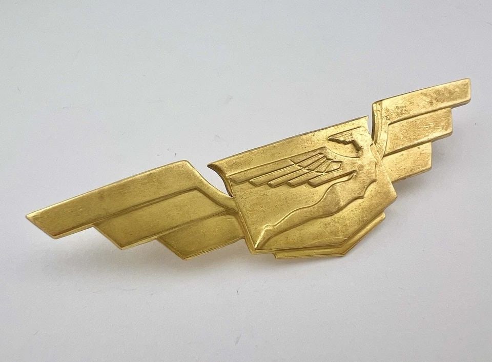 VARIG (VIACAO AEREA RIO-GRANDESE) AIRLINE BRAZIL PILOT GOLD CAP BADGE WINGS (1 of 2)
