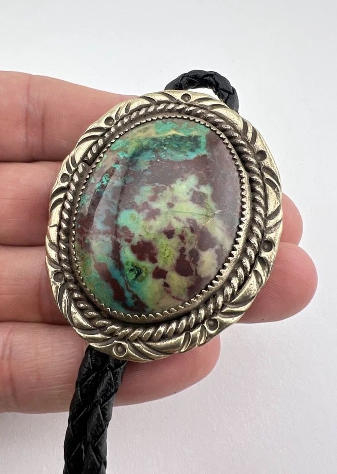 VINTAGE NAVAJO NICKEL SILVER NATURAL GREEN AGATE STAMPED OVAL BOLO TIE 2 1/8" #1 (1 of 2)