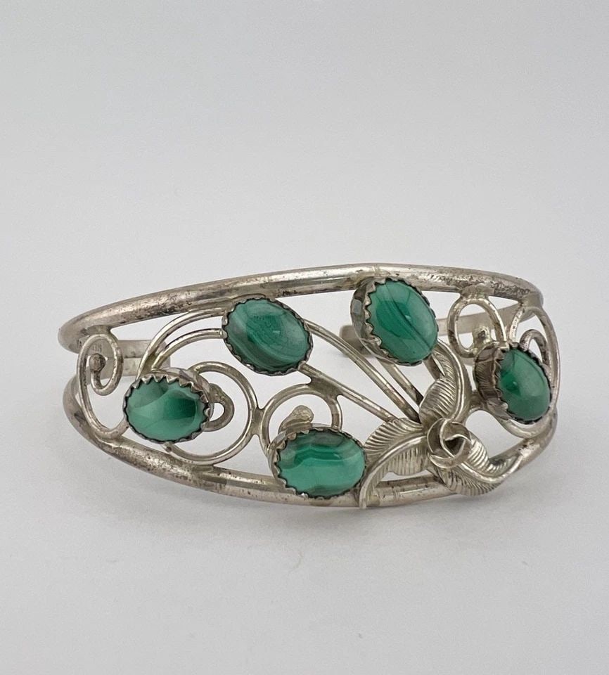 VINTAGE NAVAJO STERLING SILVER GREEN MALACHITE STAMPED CLUSTER CUFF BRACELET (1 of 2)