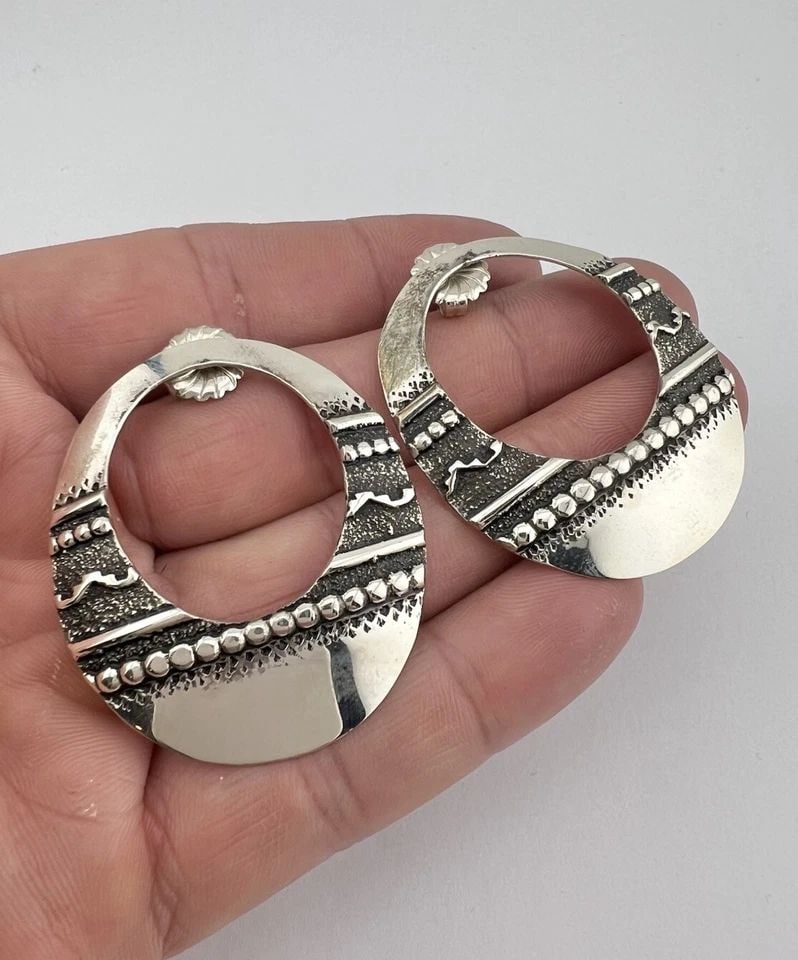HUGE TOMMY THOMAS SINGER NAVAJO STERLING SILVER OVERLAY OVAL POST EARRINGS 1.75" (1 of 2)