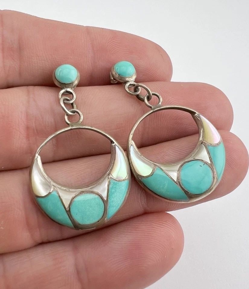 VTG ZUNI STERLING SILVER TURQUOISE & MOP FLUSH INLAY POST DANGLE EARRINGS 1.5": VTG ZUNI STERLING SILVER TURQUOISE & MOP FLUSH INLAY POST DANGLE EARRINGS 1.5" Vtg Zuni Sterling Silver Turquoise & MOP Flush Inlay Post Dangle Earrings 1.5" Size: 1 1/2" Tall With Dangle By 7/8" Wide