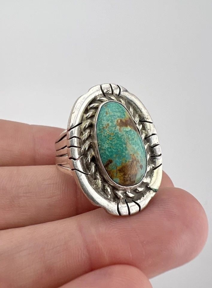 VINTAGE NAVAJO STERLING SILVER ROYSTON TURQUOISE STAMPED TWIST OVAL RING (1 of 2)