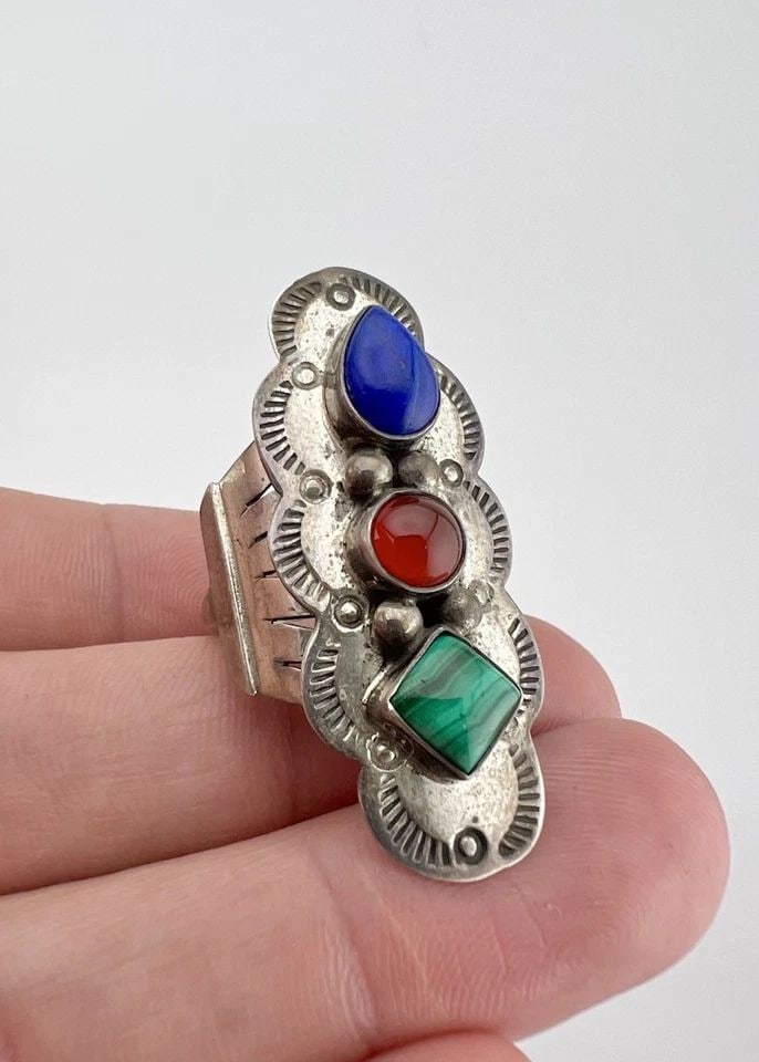 VTG NAVAJO STERLING SILVER NATURAL MULTI GEMS STAMPED SHIELD 1 5/8" LONG RING (1 of 2)