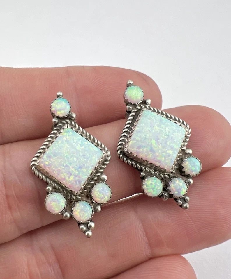 VINTAGE NAVAJO STERLING SILVER FIRE OPAL CLUSTER POST EARRINGS 1.25" (1 of 2)