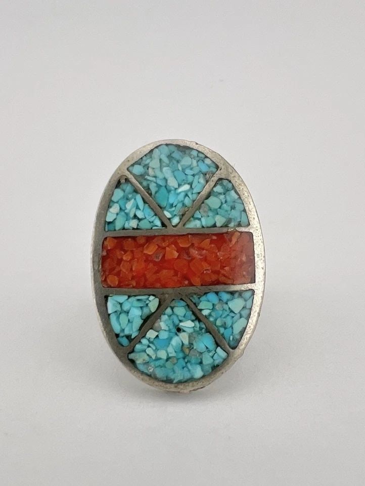 VTG NAVAJO STERLING SILVER CRUSHED CHIP TURQUOISE & CORAL FLUSH INGOT RING 15G: VTG NAVAJO STERLING SILVER CRUSHED CHIP TURQUOISE & CORAL FLUSH INGOT RING 15G Vtg Navajo Sterling Silver Crushed Chip Turquoise & Coral Flush Ingot Ring 15g Ring Size: 9 - Can Be Re Sized Weight is 1