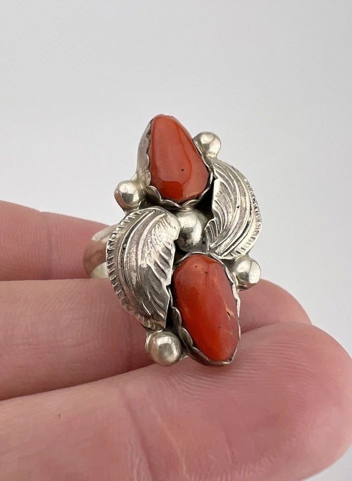 VTG SIMPLICIO ZUNI STERLING SILVER RED MEDITERRANEAN CORAL WOMEN'S RING (1 of 2)