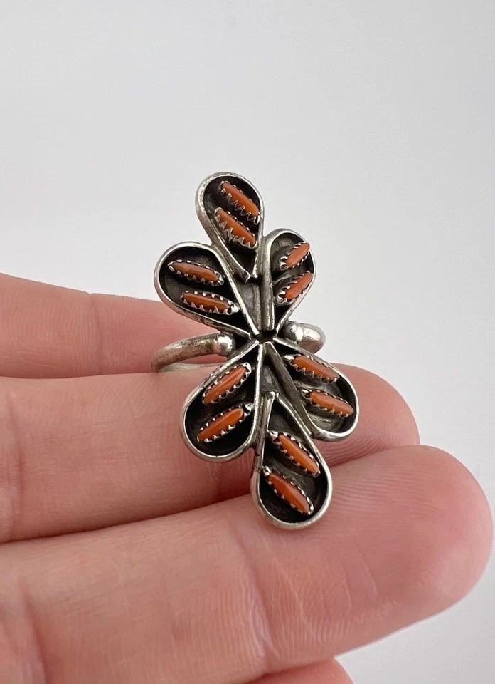 VINTAGE ZUNI STERLING SILVER NEEDLEPOINT RED CORAL CLUSTER FLORAL RING 1 3/8" (1 of 2)