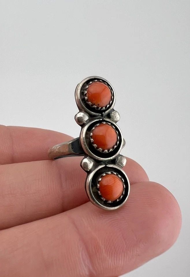 VTG NAVAJO STERLING SILVER RED MEDITERRANEAN CORAL 3 STONE SHADOWBOX RING 1.25": VTG NAVAJO STERLING SILVER RED MEDITERRANEAN CORAL 3 STONE SHADOWBOX RING 1.25" Vtg Navajo Sterling Silver Red Mediterranean Coral 3 Stone Shadowbox Ring 1.25" Ring Size: 7 - Can Be Re Sized Weight is