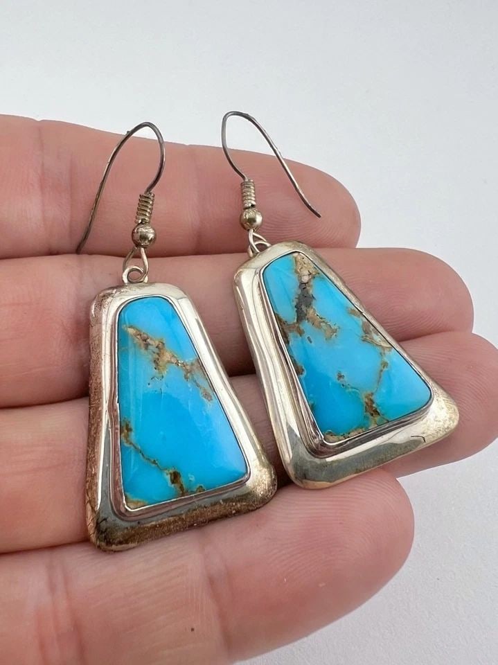 VTG NAVAJO STERLING SILVER HIGH GRADE PILOT MOUNTAIN TURQUOISE POST EARRINGS (1 of 2)