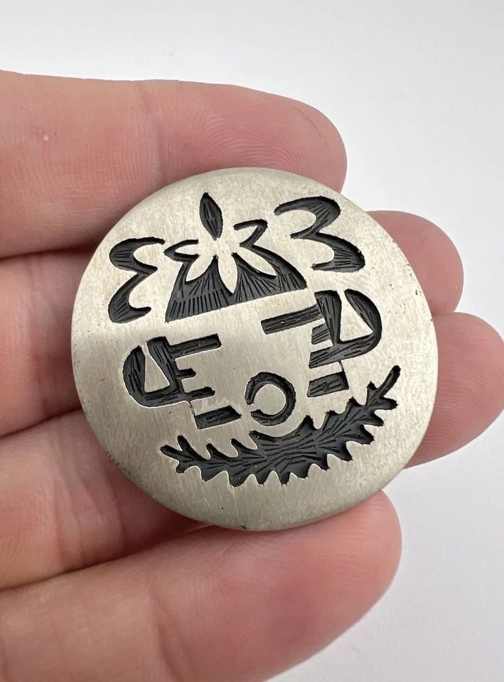 VINTAGE HOPI STERLING SILVER KACHINA TRIBAL OVERLAY ROUND BROOCH PENDANT 1.5": VINTAGE HOPI STERLING SILVER KACHINA TRIBAL OVERLAY ROUND BROOCH PENDANT 1.5" Vintage Hopi Sterling Silver Kachina Tribal Overlay Round Brooch Pendant 1.5" Size: Around 1 1/2" Tall & Wide Metal: Sterl