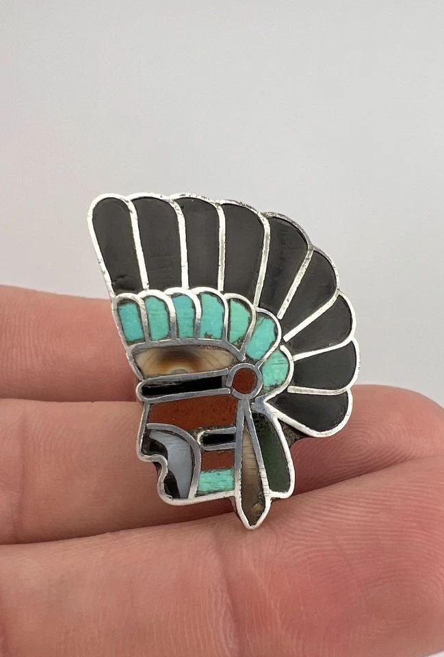 VINTAGE ZUNI STERLING SILVER MULTI GEMSTONE FLUSH INLAY COMANCHE CHIEF HEAD RING: VINTAGE ZUNI STERLING SILVER MULTI GEMSTONE FLUSH INLAY COMANCHE CHIEF HEAD RING Vintage Zuni Sterling Silver Multi Gemstone Flush Inlay Comanche Chief Head Ring Size: 6.25 - Can Be Re Sized Weight is