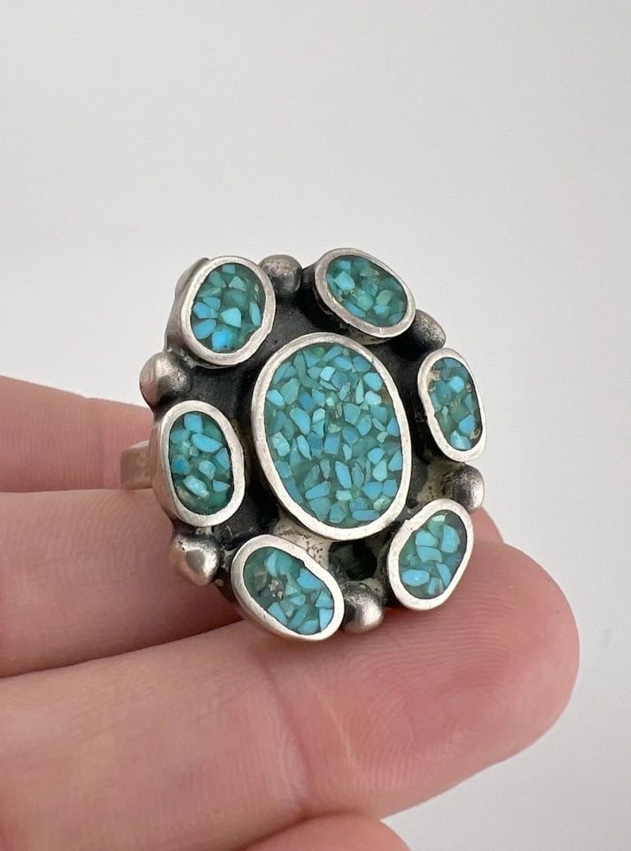 HUGE VTG NAVAJO STERLING SILVER CRUSHED CHIP TURQUOISE FLUSH INLAY OVAL RING: HUGE VTG NAVAJO STERLING SILVER CRUSHED CHIP TURQUOISE FLUSH INLAY OVAL RING HUGE Vtg Navajo Sterling Silver Crushed Chip Turquoise Flush Inlay Oval Ring Ring Size: 12 - Can Be Re Sized Weight is 17.0