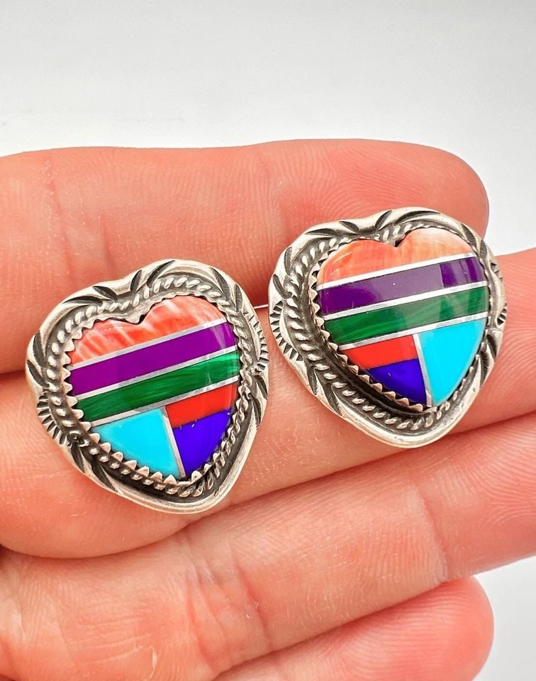 VTG NAVAJO STERLING SILVER MULTI GEMSTONE FLUSH INLAY HEART POST STUD EARRINGS (1 of 2)