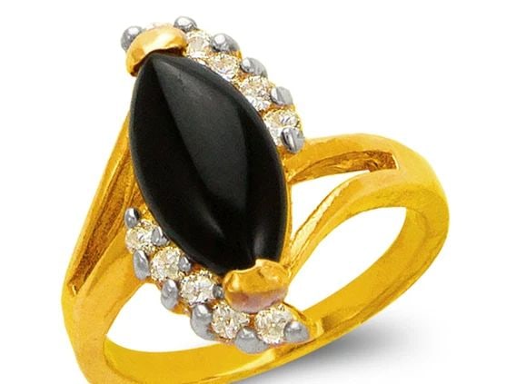 NEW 14K TWO TONE GOLD LADIES ONYX RING: NEW 14K TWO TONE GOLD LADIES ONYX RING LADIES ONYX RING NEW 14K TWO TONE GOLD Apx. WIDTH: 19mm Apx. WEIGHT: 5.8g