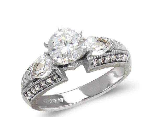NEW 14K WHITE GOLD LADIES FASHION WHITE SOLITAIRE RING: NEW 14K WHITE GOLD LADIES FASHION WHITE SOLITAIRE RING LADIES FASHION WHITE SOLITAIRE RING NEW 14K WHITE GOLD Apx. WIDTH: 6mm Apx. WEIGHT: 5.7g