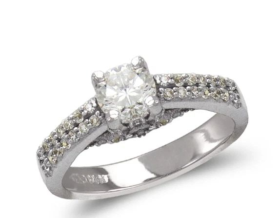 NEW 14K WHITE GOLD LADIES FASHION WHITE SOLITAIRE RING: NEW 14K WHITE GOLD LADIES FASHION WHITE SOLITAIRE RING LADIES FASHION WHITE SOLITAIRE RING NEW 14K WHITE GOLD Apx. WIDTH: 5mm Apx. WEIGHT: 5.4g