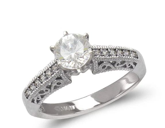 NEW 14K WHITE GOLD LADIES FASHION WHITE SOLITAIRE RING: NEW 14K WHITE GOLD LADIES FASHION WHITE SOLITAIRE RING LADIES FASHION WHITE SOLITAIRE RING NEW 14K WHITE GOLD Apx. WIDTH: 5mm Apx. WEIGHT: 5.2g