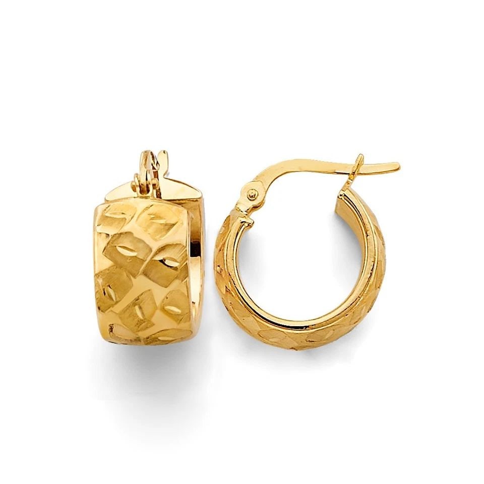 NEW 14K YELLOW GOLD SHINY DC HUGGIES EARRINGS: NEW 14K YELLOW GOLD SHINY DC HUGGIES EARRINGS SHINY DC HUGGIES EARRINGS NEW 14K YELLOW GOLD HEIGHT - 15 mm WIDTH - 15 mm Apx WEIGHT - 2.6 g