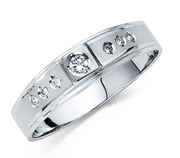 NEW 14K WHITE GOLD MEN'S WEDDING BAND - SIZE 10: NEW 14K WHITE GOLD MEN'S WEDDING BAND MEN'S WEDDING BAND NEW 14K WHITE GOLD WIDTH: 4 mm Apx. WEIGHT: 3.03 g