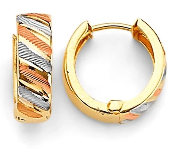 NEW 14K TRI COLOR GOLD HUGGIES EARRINGS: NEW 14K TRI COLOR GOLD HUGGIES EARRINGS HUGGIES EARRINGS NEW 14K TRI COLOR GOLD Height : 15 mm Width : 15 mm Weight : 1.8g