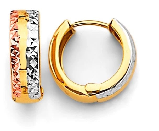 NEW 14K TRI COLOR GOLD HUGGIES EARRINGS: NEW 14K TRI COLOR GOLD HUGGIES EARRINGS HUGGIES EARRINGS NEW 14K TRI COLOR GOLD Height : 15 mm Width : 15 mm Weight : 1.7g