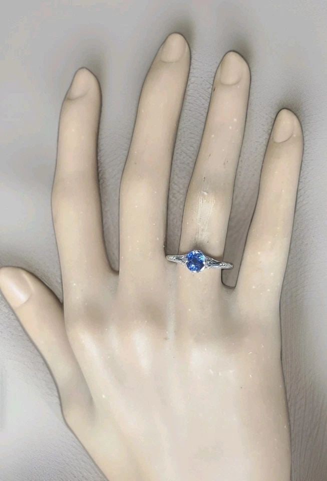 14K WHITE GOLD VINTAGE ENGAGEMENT RING 1.26CT.NATURAL BLUE KASHMIRE SAPPHIRE GIA: 14K WHITE GOLD VINTAGE ENGAGEMENT RING 1.26CT.NATURAL BLUE KASHMIRE SAPPHIRE GIA This beautiful vintage engagement ring is crafted in 14K white gold and features an intricate hand-worked filigree desi