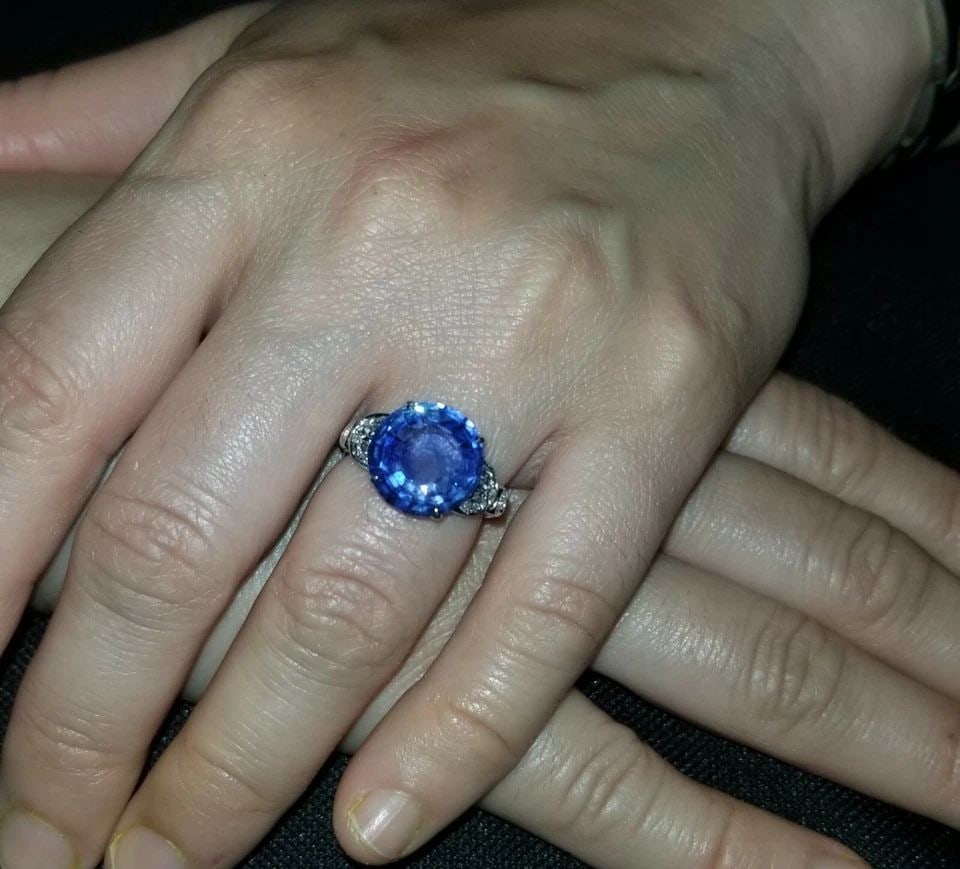 VINTAGE PLATINUM ENGAGEMENT RING 7.20CT. NATURAL BLUE SAPPHIRE ROUND CUT: VINTAGE PLATINUM ENGAGEMENT RING 7.20CT. NATURAL BLUE SAPPHIRE ROUND CUT VINTAGE Platinum ring natural blue sapphire round SHAPE .WEIGHT 7.20 CARAT SIZE 12.5MM CENTER set a gorgeous natural round blue
