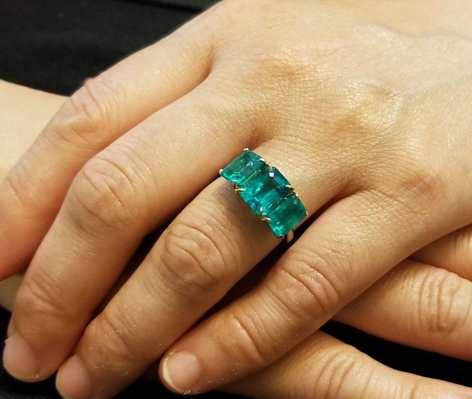 VINTAGE PLATINUM 18K GOLD ENGAGEMENT RING 4.99CT. NATURAL GREEN EMERALD (1 of 2)