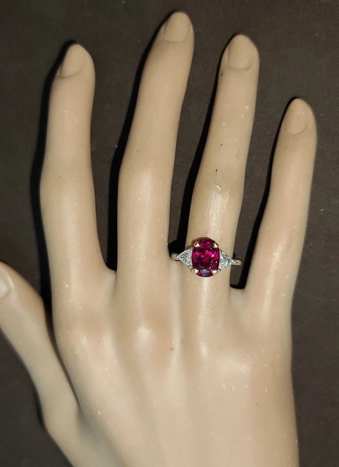 VINTAGE PLATINUM 14K YELLOW GOLD ENGAGEMENT RING 2.98CT.NATURAL OVAL RUBY GIA: VINTAGE PLATINUM 14K YELLOW GOLD ENGAGEMENT RING 2.98CT.NATURAL OVAL RUBY GIA This vintage engagement ring is a stunning piece of jewelry that will make any woman feel special. The ring features a 2.9
