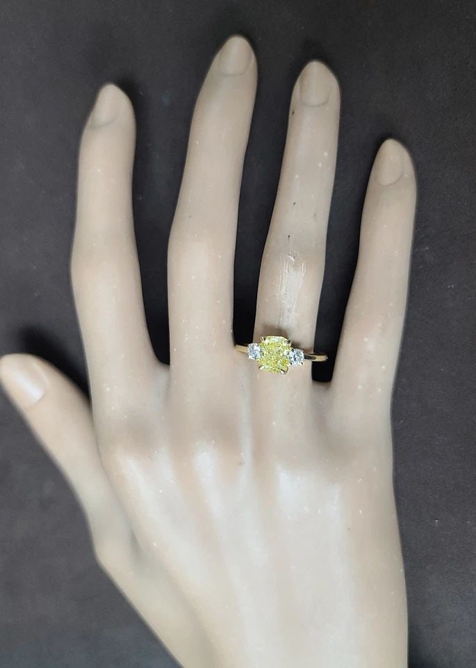 14K YELLOW GOLD RING 1.81CT.NATURAL FANCY VIVID YELLOW DIAMOND CUSHION GIA CERT (1 of 1)