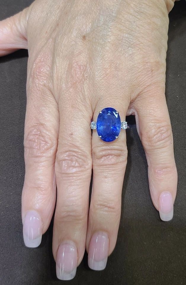 VINTAGE 14K WHITE GOLD ENGAGEMENT RING 10.69CT. NATURAL BLUE OVAL SAPPHIRE GIA (1 of 2)