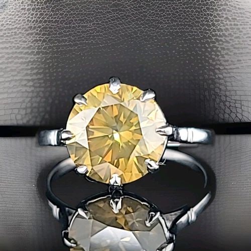 PLATINUM VINTAGE ENGAGEMENT RING 3.95CT.NATURAL DEEP YELLOW ROUND DIAMOND GIA: PLATINUM VINTAGE ENGAGEMENT RING 3.95CT.NATURAL DEEP YELLOW ROUND DIAMOND GIA This beautiful vintage engagement ring features a stunning 3.95ct natural deep yellow round diamond, certified by GIA and 