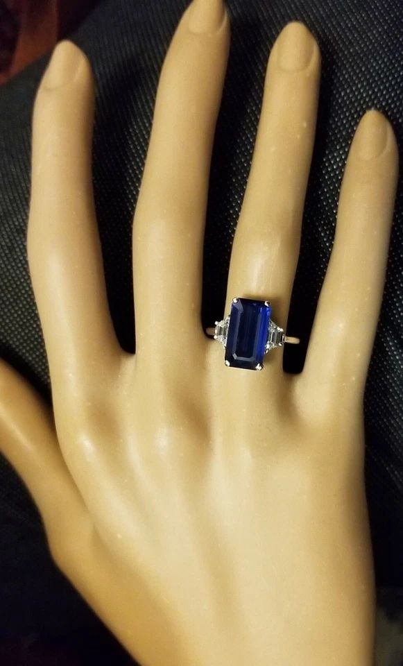 VINTAGE PLATINUM ENGAGEMENT RING 4.65CT.NATURAL BLUE SAPPHIRE RECTANGULAR SHAPE (1 of 2)