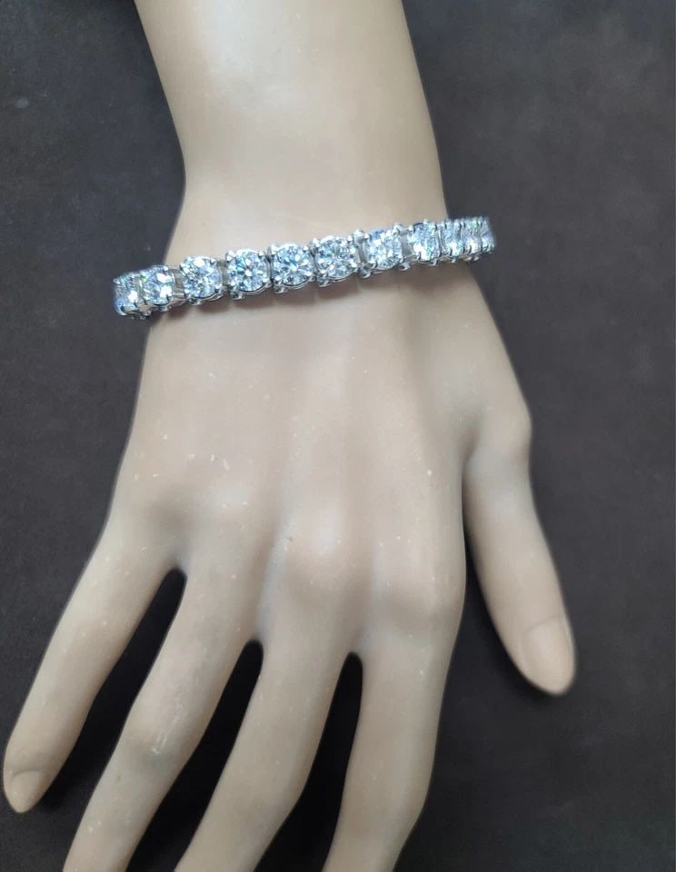 14K WHITE GOLD 20.26CT. LAB GROWN ROUND DIAMONDS TENNIS BRACELET: 14K WHITE GOLD 20.26CT. LAB GROWN ROUND DIAMONDS TENNIS BRACELET This stunning 14k white gold tennis bracelet features a total of 27 lab-grown round diamonds, with a total carat weight of 20.26. The d