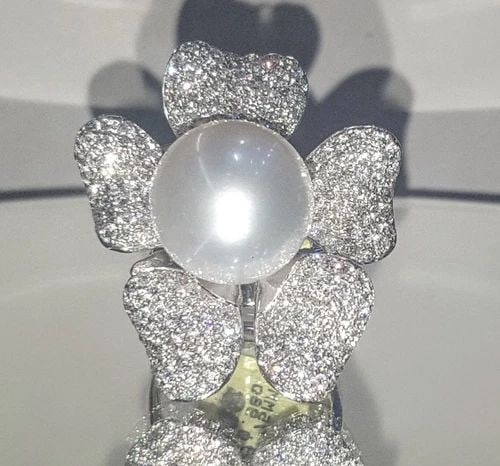 18K WHITE GOLD FLOWER DIAMOND PEARL RING 4.16CT (1 of 1)