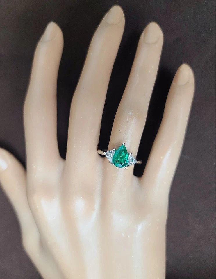 VINTAGE PLATINUM ENGAGEMENT RING 1.12CT. NATURAL GREEN COLOMBIA PEAR SHAPE (1 of 2)