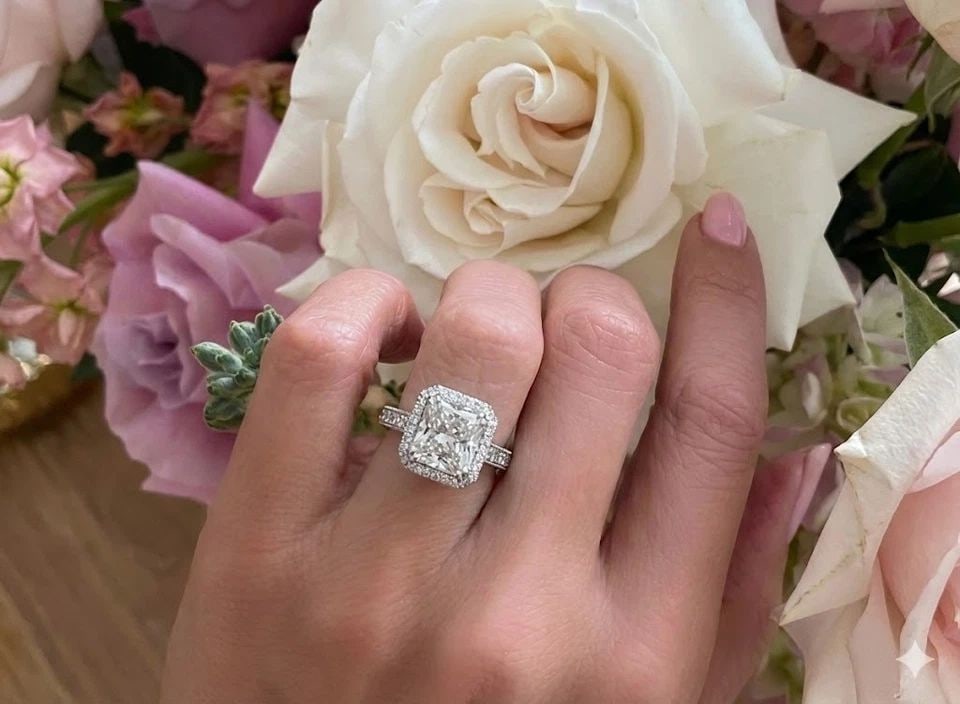 14K WHITE GOLD ENGAGEMENT RING 6.30CT LAB GROWN DIAMOND RADIANT SHAPE H-VS1: 14K WHITE GOLD ENGAGEMENT RING 6.30CT LAB GROWN DIAMOND RADIANT SHAPE H-VS1 This stunning engagement ring is crafted in solid 14K white gold and features a spectacular lab-grown radiant-cut diamond we