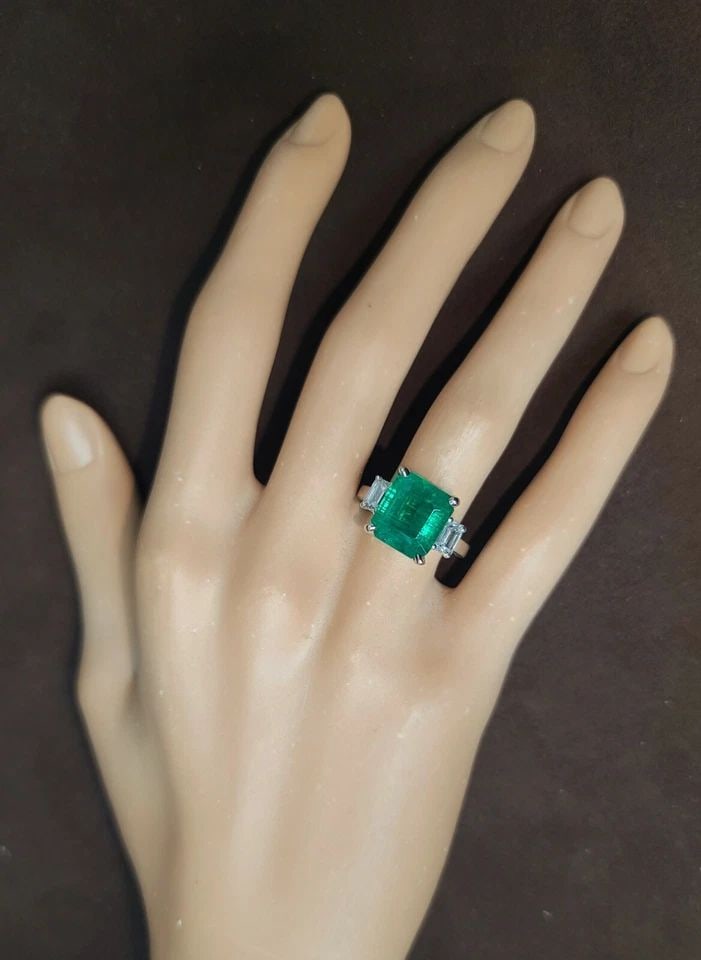 14K WHITE GOLD THREE STONES ENGAGEMENT RING 5.54CT.NATURAL GREEN EMERALD (1 of 2)