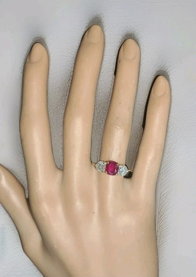 VINTAGE 14K YELLOW GOLD ENGAGEMENT THREE-STONES RING 1.16CT.NATURAL CUSHION RUBY (1 of 2)