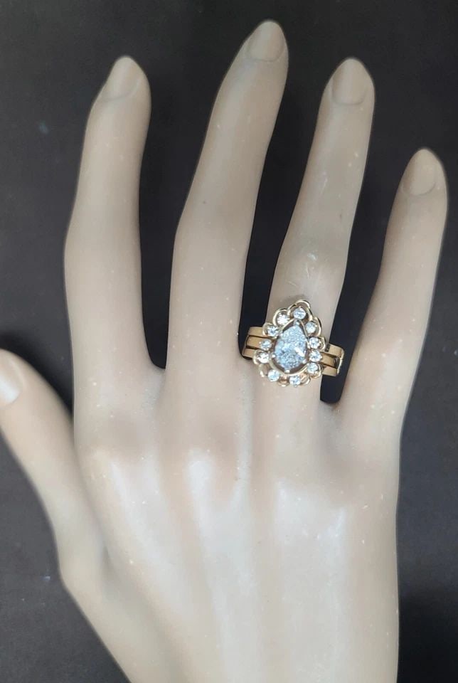 VINTAGE 14K YELLOW GOLD ENGAGEMENT RING 1.02CT. NATURAL EURO CUT PEAR DIAMOND: VINTAGE 14K YELLOW GOLD ENGAGEMENT RING 1.02CT. NATURAL EURO CUT PEAR DIAMOND Stunning Vintage natural pear shape euro cut Diamond 14k yellow gold engagement ring circ 1950's center set natural euro c
