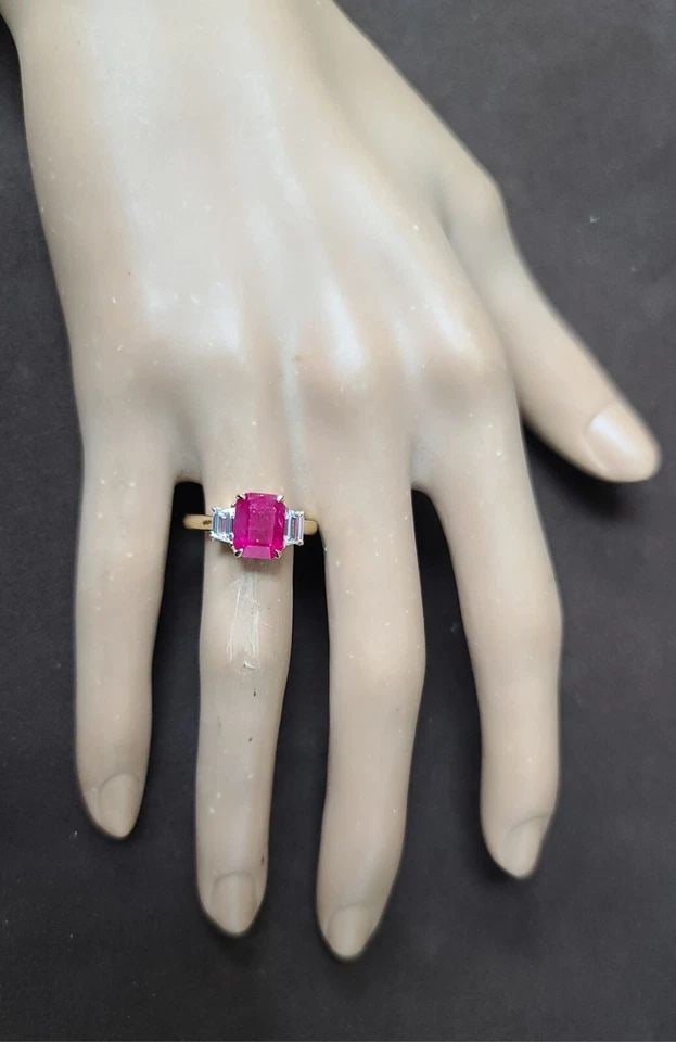 14K YELLOW GOLD THREE-STONE ENGAGEMENT RING 3.28CT.NATURAL RUBY EMERALD SHAPE (1 of 1)