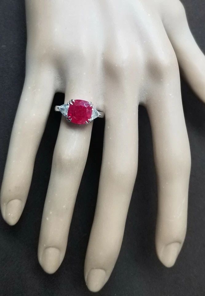 VINTAGE 14K WHITE GOLD ENGAGEMENT RING 4.02CT. LAB-GROWN RED RUBY CUSHION CUT (1 of 2)
