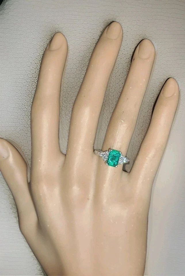14K WHITE GOLD ENGAGEMENT RING – 1.47CT. NATURAL GREEN EMERALD & DIAMOND (1 of 2)