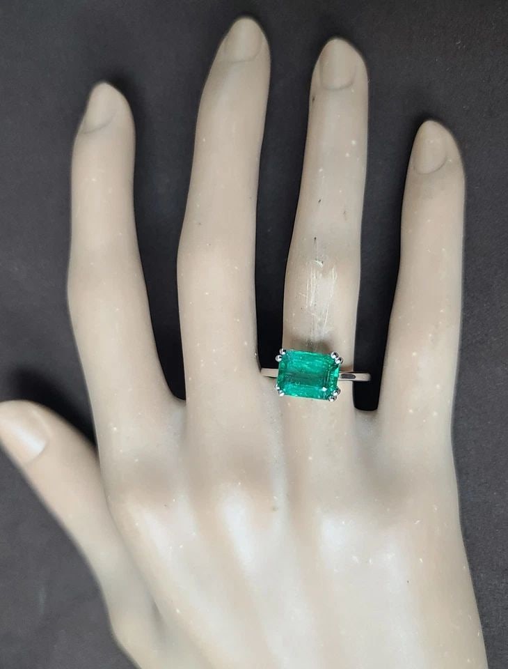 14K WHITE GOLD VINTAGE ENGAGEMENT RING 3.45CT NATURAL GREEN EMERALD RECTANGULAR: 14K WHITE GOLD VINTAGE ENGAGEMENT RING 3.45CT NATURAL GREEN EMERALD RECTANGULAR This vintage engagement ring is a stunning piece of fine jewelry that will capture her heart. The 14k white gold band ho