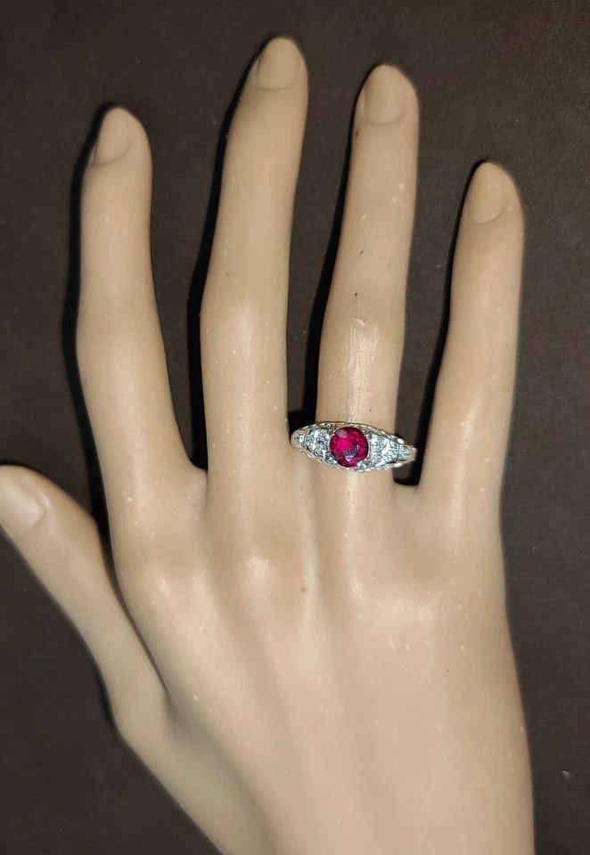 VINTAGE 14K WHITE GOLD ENGAGEMENT RING 0.71CT. NATURAL OVAL SHAPE RUBY GIA CERT (1 of 2)